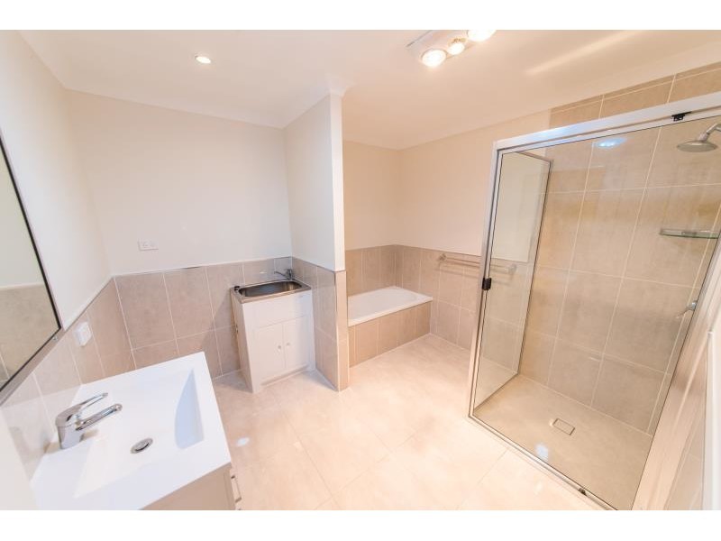 1/10 Thompson Street, Park Avenue QLD 4701